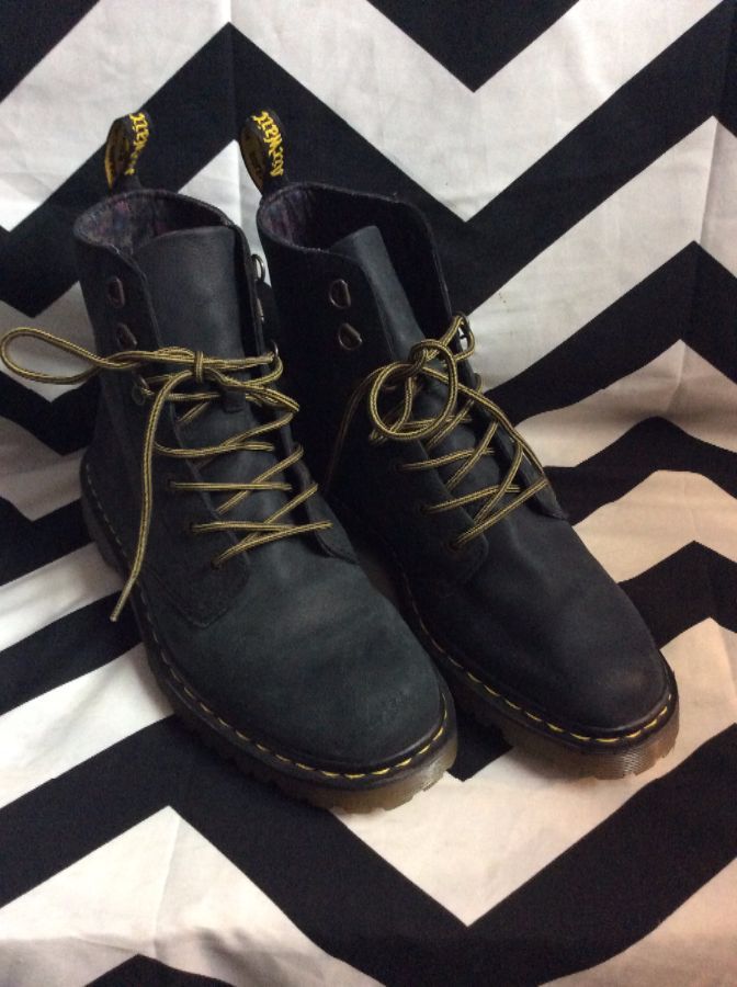*NEW BRUSHED LEATHER DOC MARTENS GUM SOLE 1