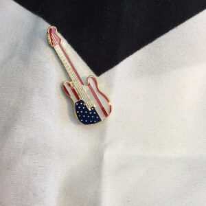 Photo detail:BW PIN- PIN 4130 AMERICAN FLAG GUITAR