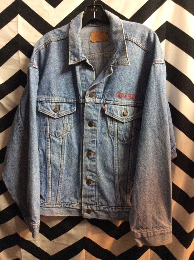 Classic Levis Denim Jacket – Button-up – Front Pockets -embroidered ...