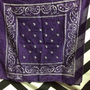 Photo detail:BANDANA/SCARF – PAISLEY PRINT – MADE IN USA – SQUARE