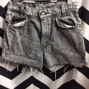 Photo detail:LEVIS CUT OFF DENIM SHORTS ACID WASH