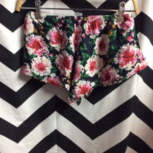 LITTLE FLORAL FLUTTERY SHORT SHORTS 1