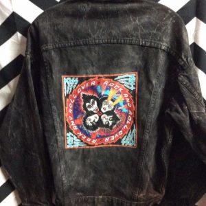 Black bleach splattered Levis Denim jacket with hand painted Kiss Back graphic 3