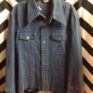 Photo detail:DENIM JACKET – FRONT POCKETS – 3 VERTICAL SEAMED PLEATS DOWN FRONT