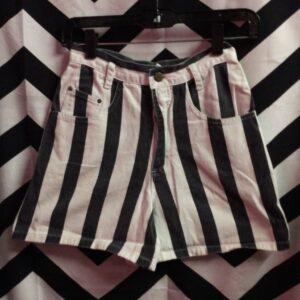 Photo detail:VERTICAL STRIPED SHORTS W/ FITTED WAIST