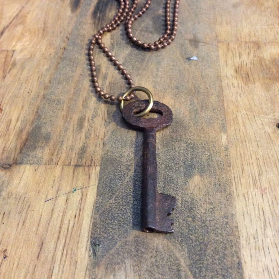 RUSTY OLD KEY NECKLACE 1