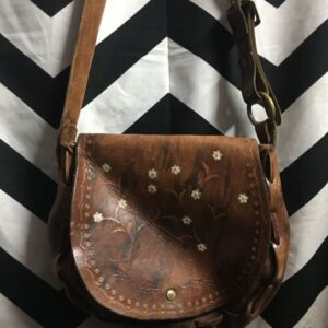 Photo detail:70'S PURSE LEATHER W/ FLOWER DESIGN & BUCKLE STRAP