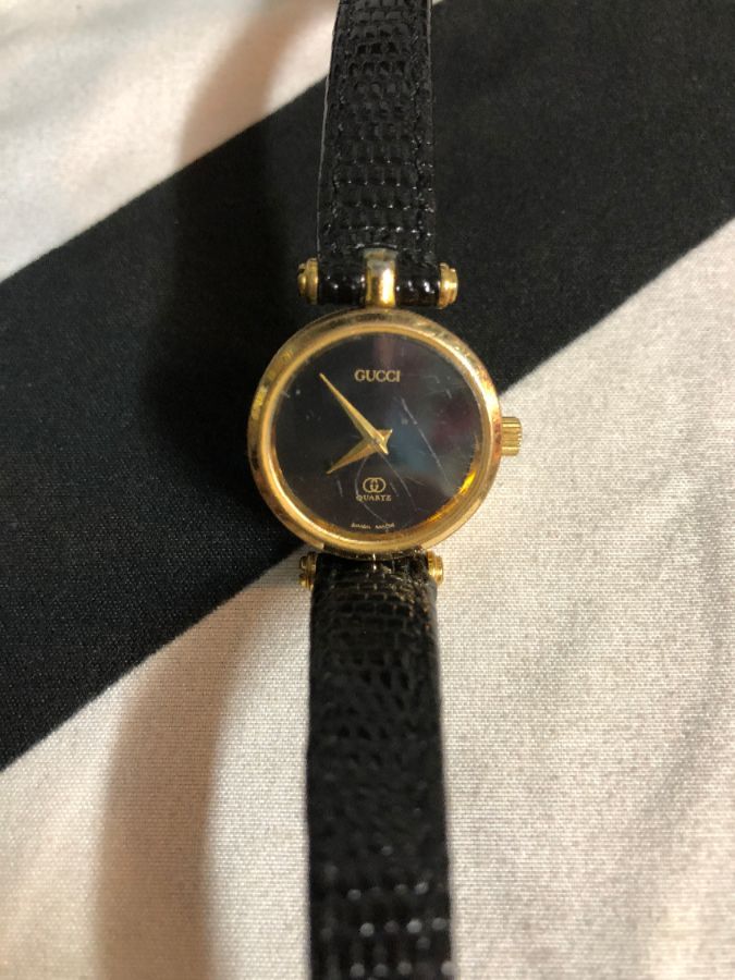 gucci black and gold watch