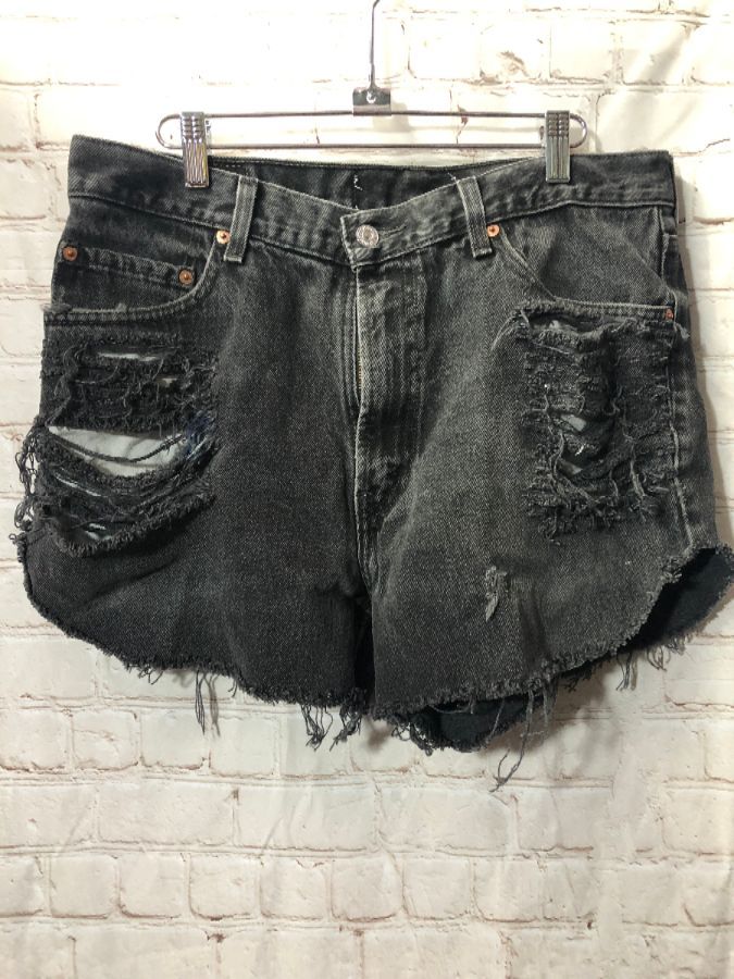 distressed levis shorts