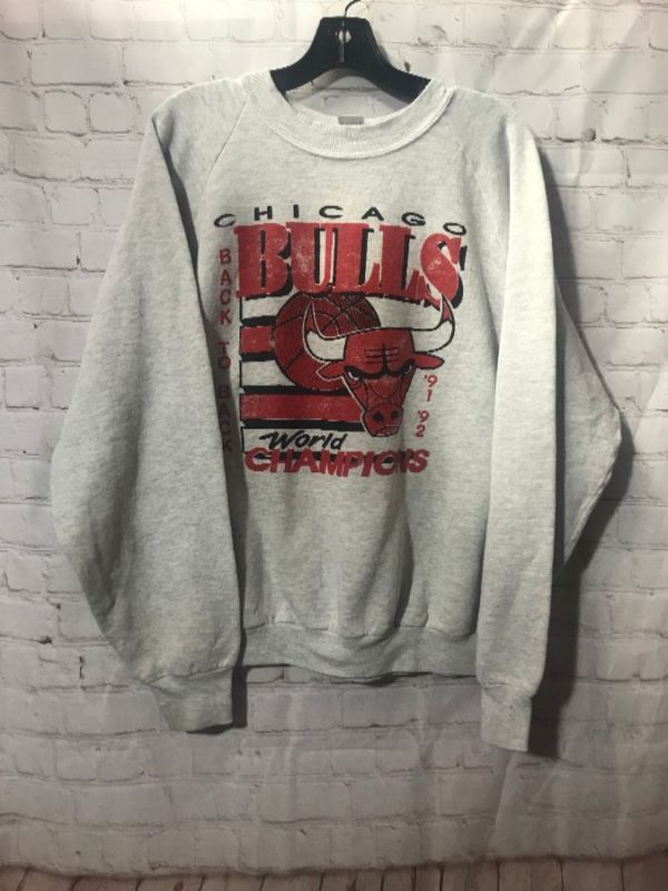 white chicago bulls sweatshirt