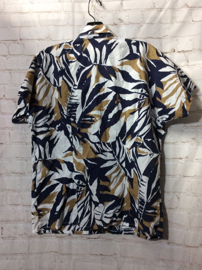 Hawaiian Shirt W/ Floral Pattern | Boardwalk Vintage