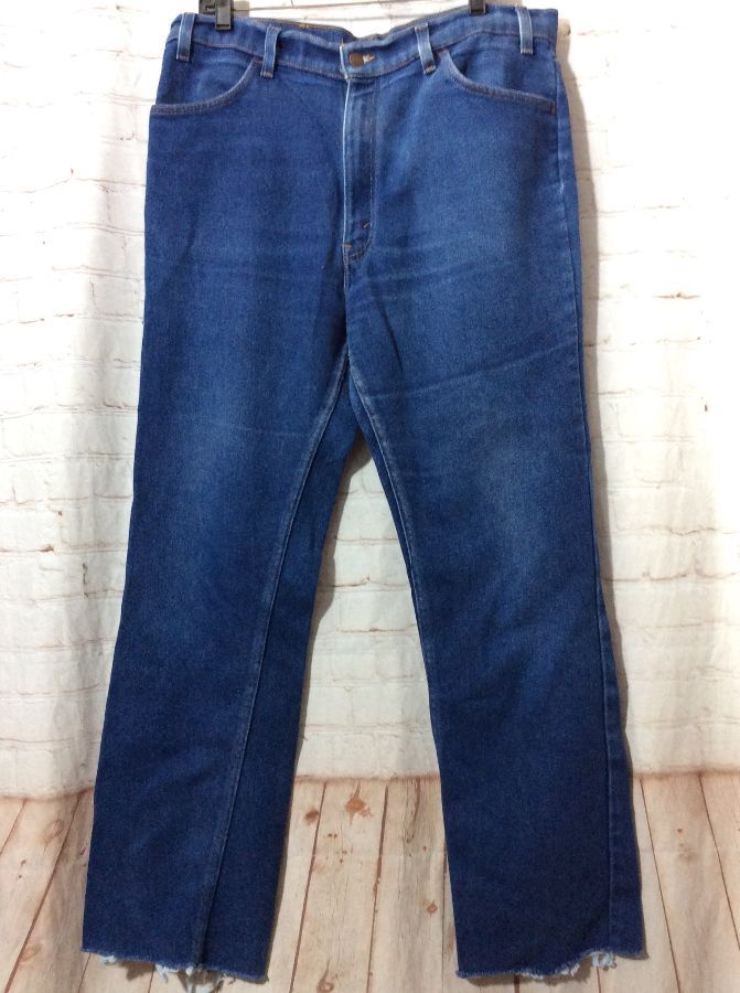 Retro Levis Action Jeans W/ Frayed Ankles W 38 X L 34 Dark Wash | Boardwalk  Vintage