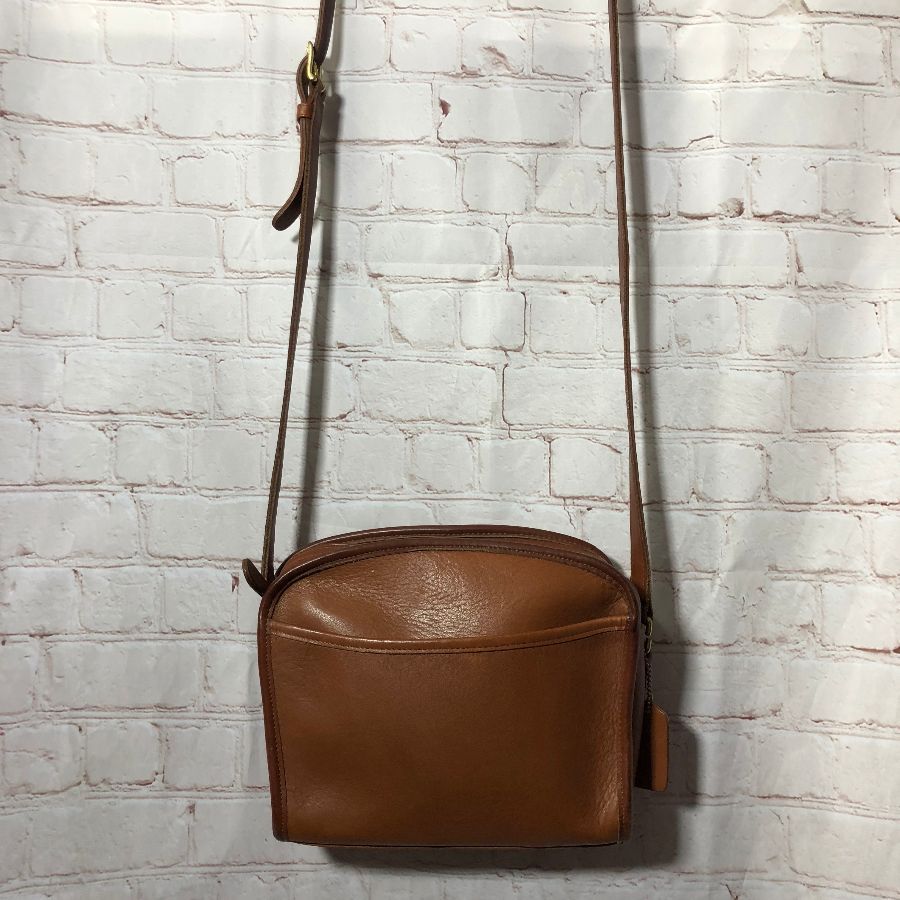 Soft Leather Coach Bag W/ Shoulder Strap & Zipper | Boardwalk Vintage