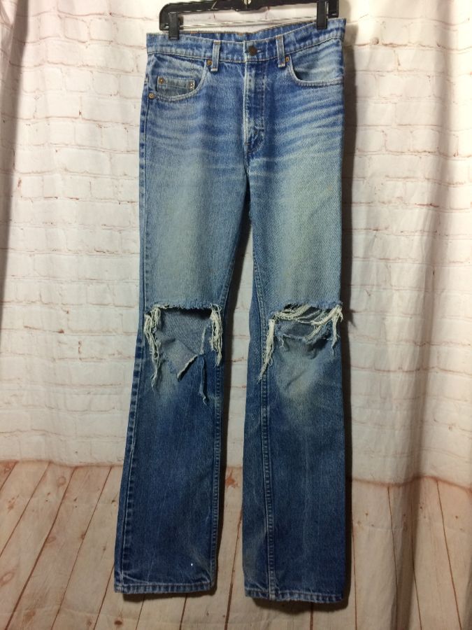 levi's ripped knee jeans
