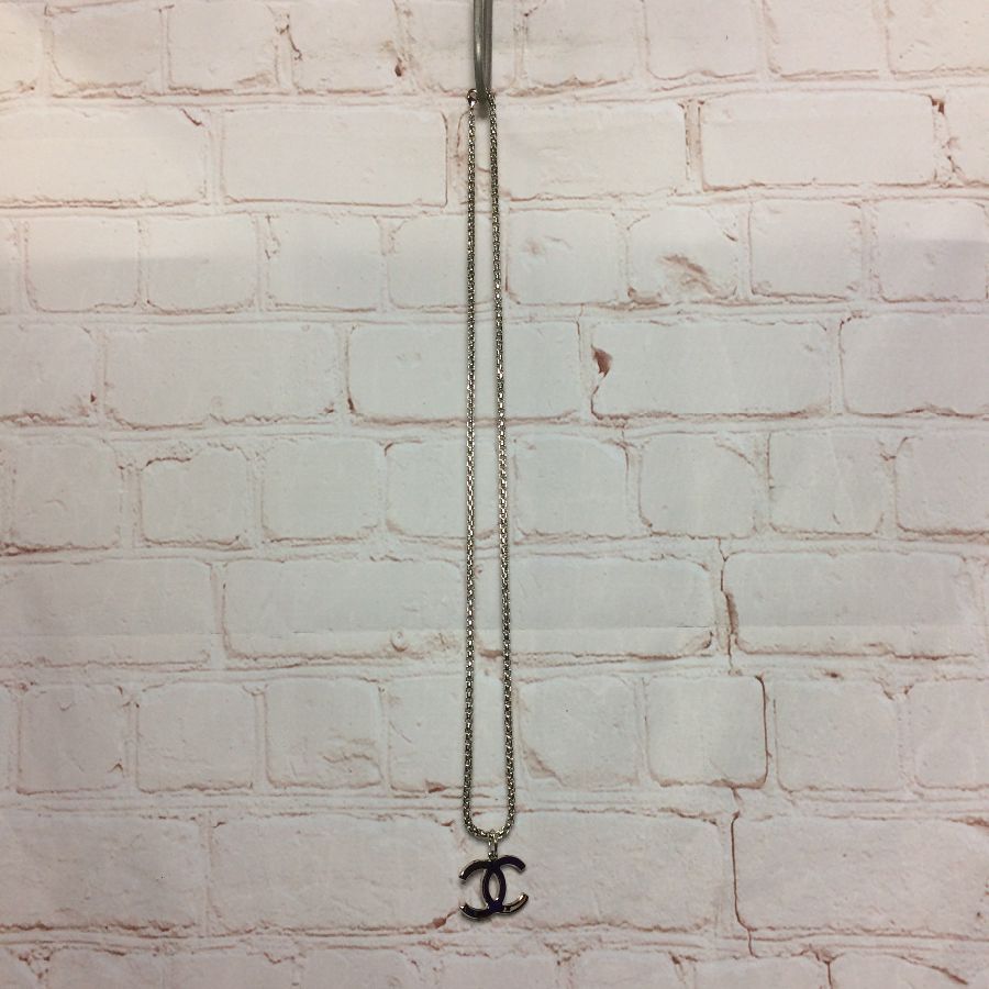 Shiny Silver Metal Chanel Cc Logo Pendant W/ Box Chain