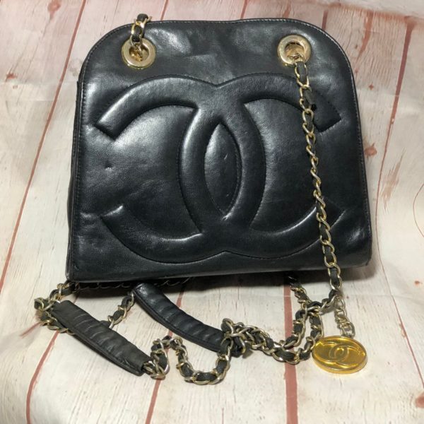 Quilted Chanel Bag W/ Embossed Cc Design & Chains/leather Straps ...