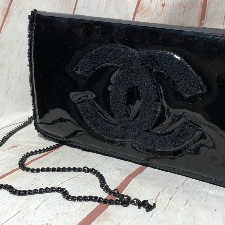 Patent Leather Chanel Clutch W/ Chain Strap & Faux Fur Lining/outer Logo