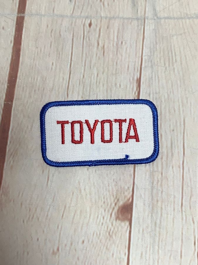 product details: VINTAGE TOYOTA AUTOMOTIVE RECTANGLE SHAPED EMBROIDERED PATCH photo