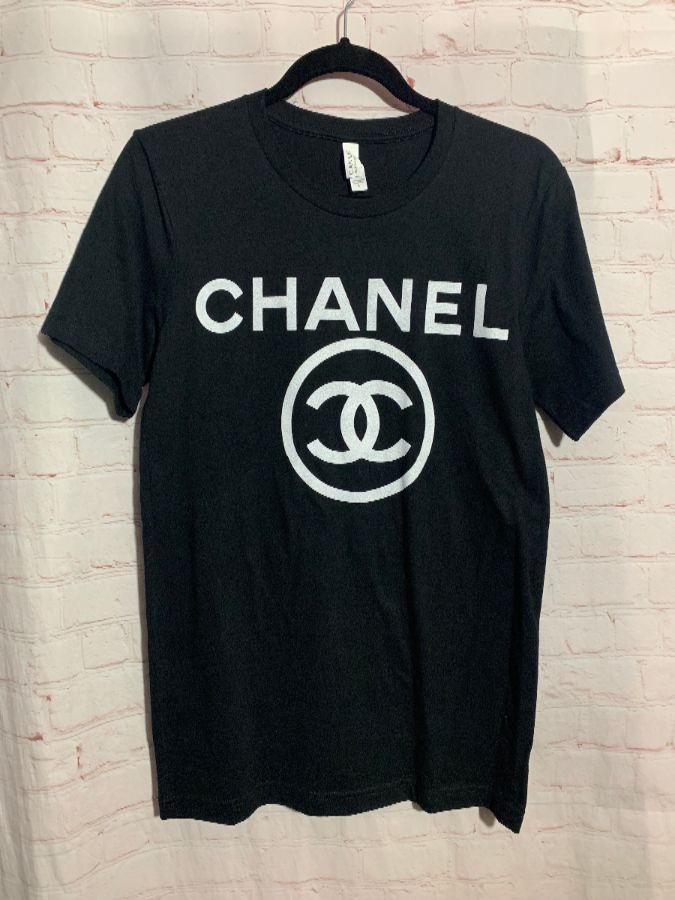 CHANEL W/ CC LOGO T-SHIRT BOOTLEG » Boardwalk Vintage