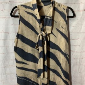 Photo detail:SILK SLEEVELESS  ZEBRA STRIPED BLOUSE W/ TIE COLLAR