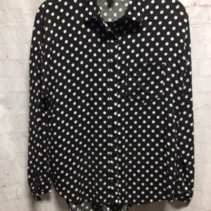 Photo detail:LONG SLEEVE POLKA DOTTED BUTTON UP