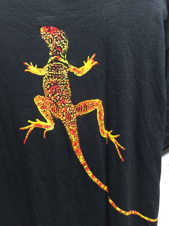Marlboro Unlimited W/ Front Pocket & Lizard Graphic T-shirt 