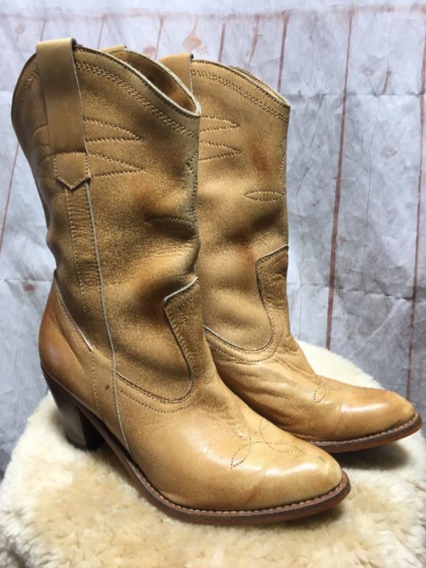 flat heel cowboy boots