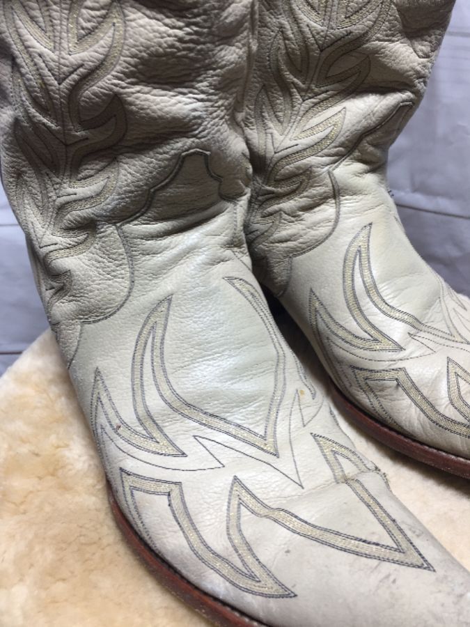 western-leather-cowboy-boots-w-embroidered-stitch-pattern-in-lurex-thread-piping-boardwalk