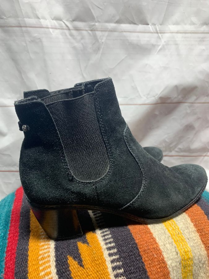 Suede Western Style Chelsea Boots Chunky Heel | Boardwalk Vintage