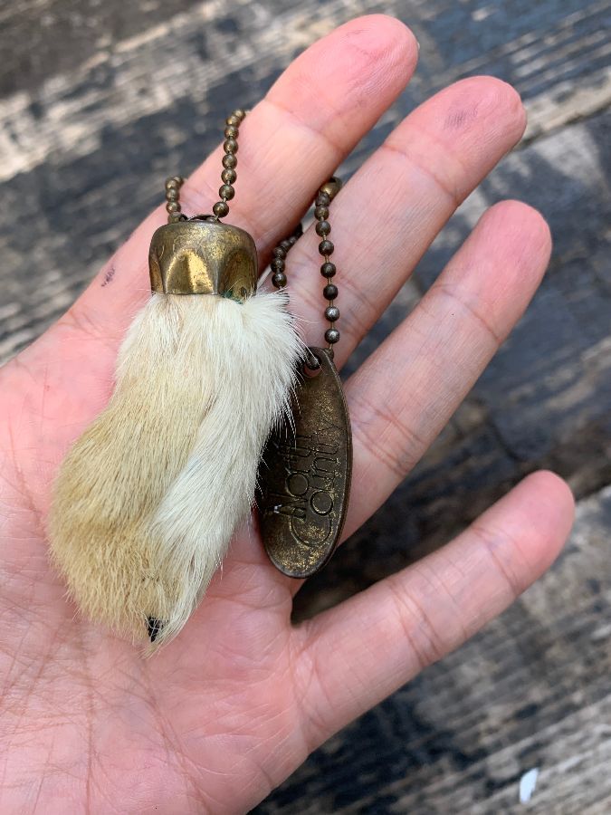 small-lucky-rabbits-foot-keychain-with-brass-north-country-charm