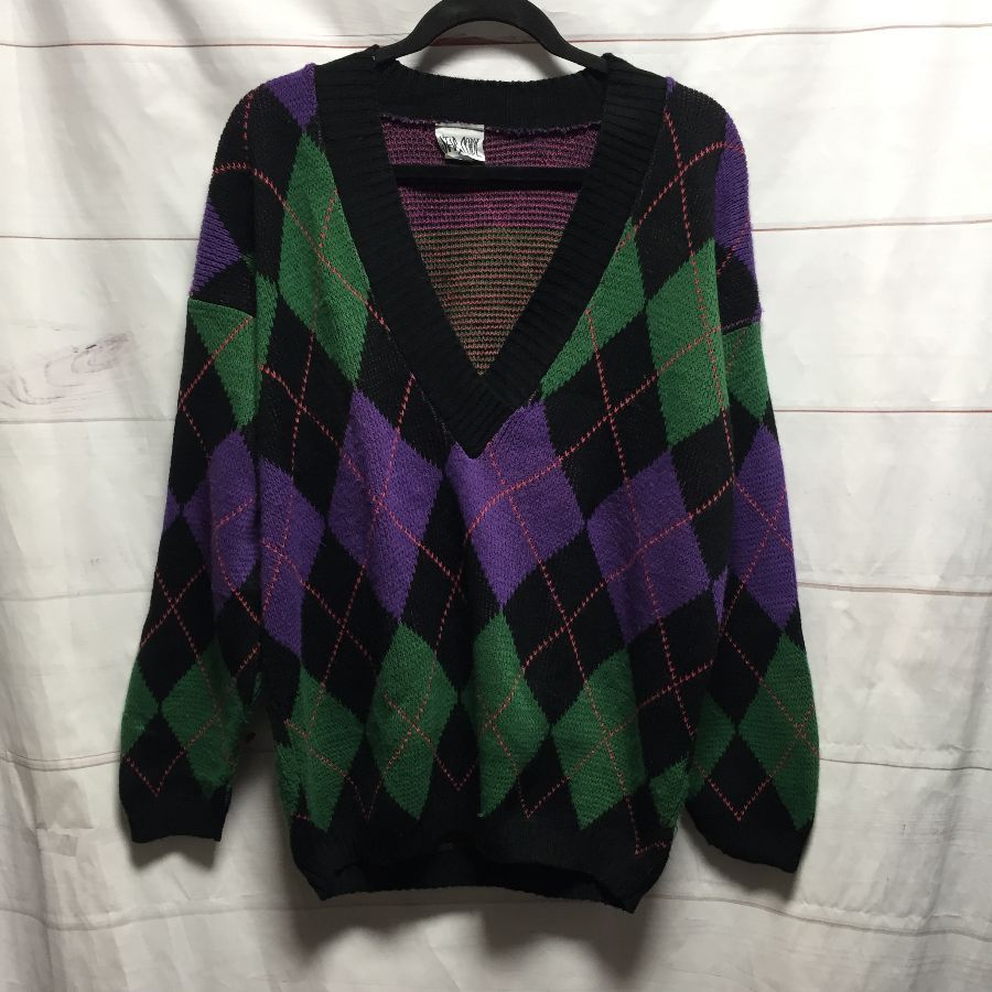 1990s Classic V Neck Argyle Sweater | Boardwalk Vintage