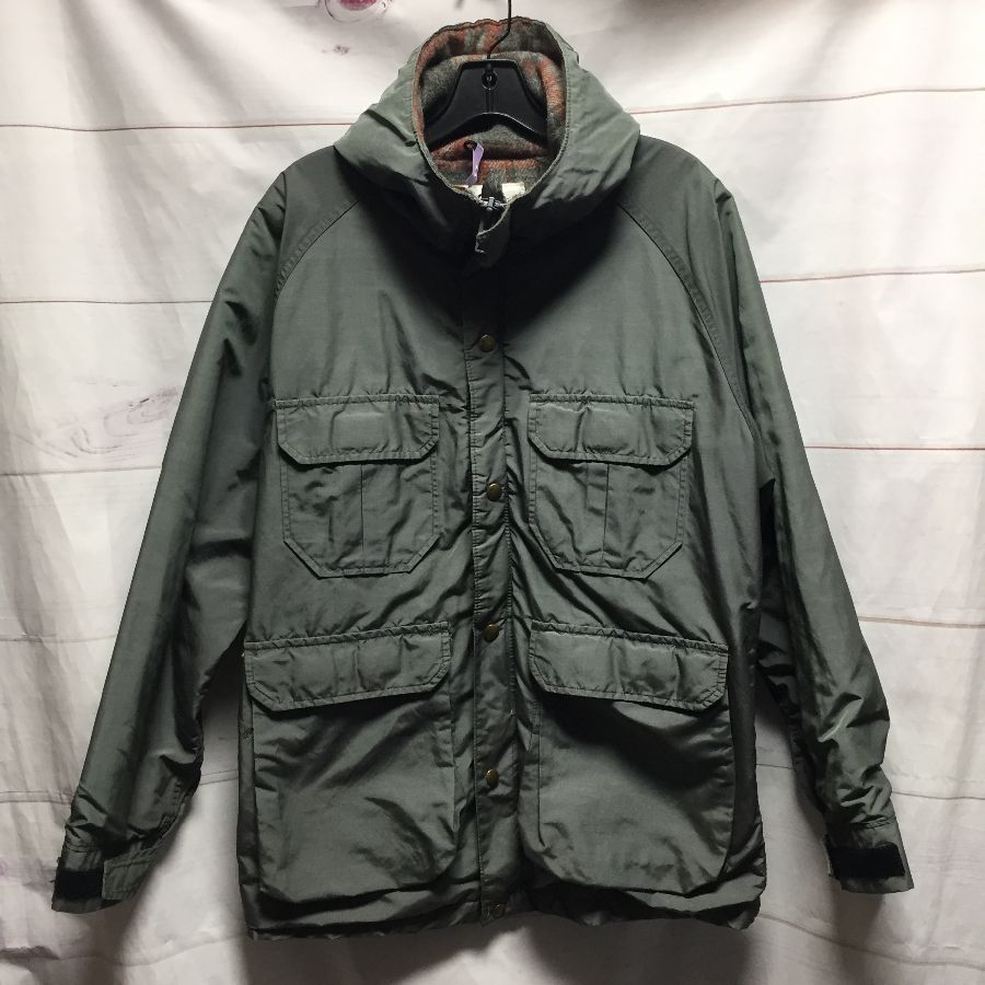 HEAVY NYLON HOODED WOOLRICH JACKET WITH WOOL BLANKET LINING WITH BACK POCKET