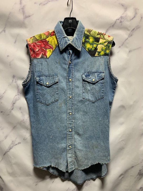product details: SLEEVELESS CHAMBREY BUTTON UP SHIRT WITH FLORAL PATCHES AS-IS photo