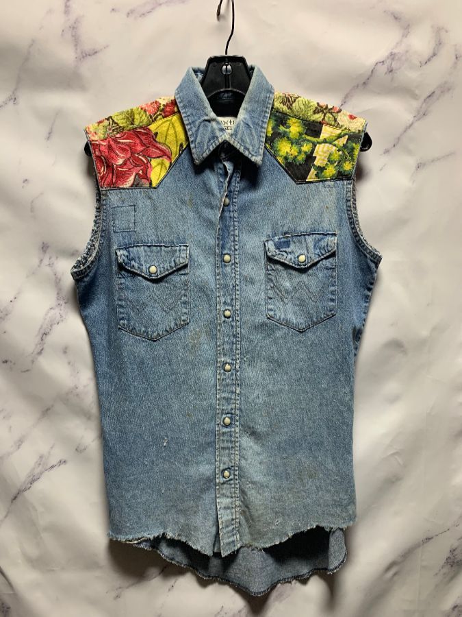 Sleeveless Chambrey Button Up Shirt With Floral Patches As-is ...