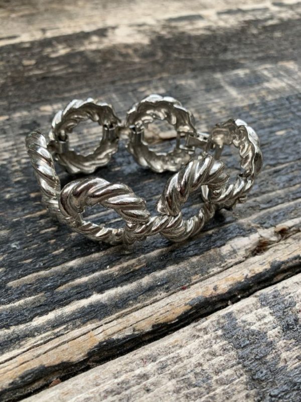 product details: HEAVY MOLDED TWISTED CHAIN LINK BRACELET photo