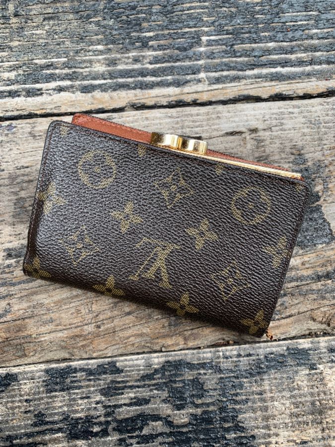 Classic Louis Vuitton Monogram Change Wallet As-is