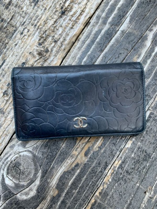 product details: LEATHER FLORAL EMBOSSED CHANEL WALLET photo