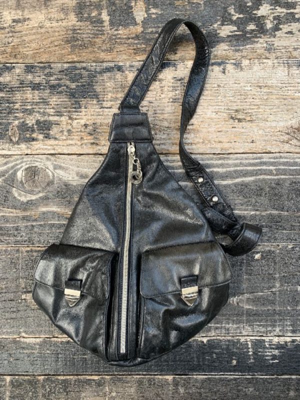 product details: RADICAL 1990S SINGLE STRAP LEATHER TRIANGLE PURSE MIDDLE ZIPPER AS-IS photo
