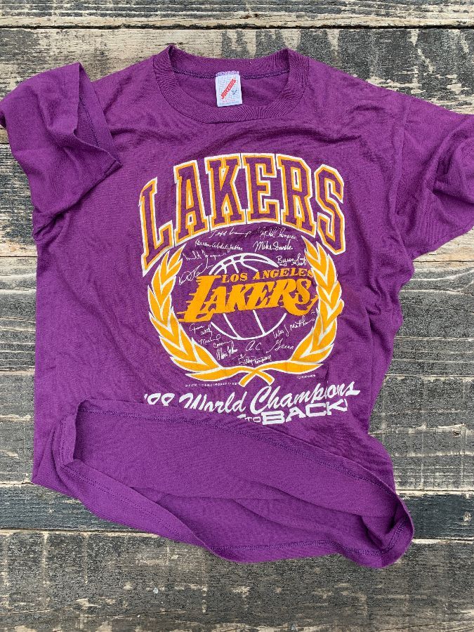 Vintage 1988 Los Angeles La Lakers Back to Back Champions Charicature Tshirt - Medium Available Medium