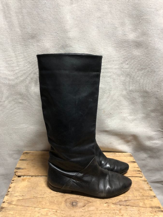 Flat Buttery Leather Knee High Flat Pixie Boots | Boardwalk Vintage
