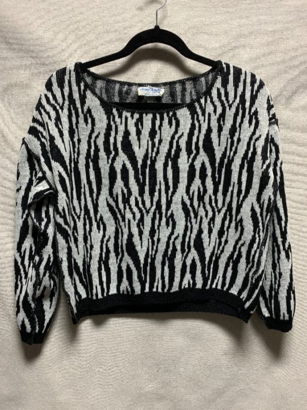 product details: ZEBRA PATTERN CROPPED KNIT PULLOVER SWEATER photo
