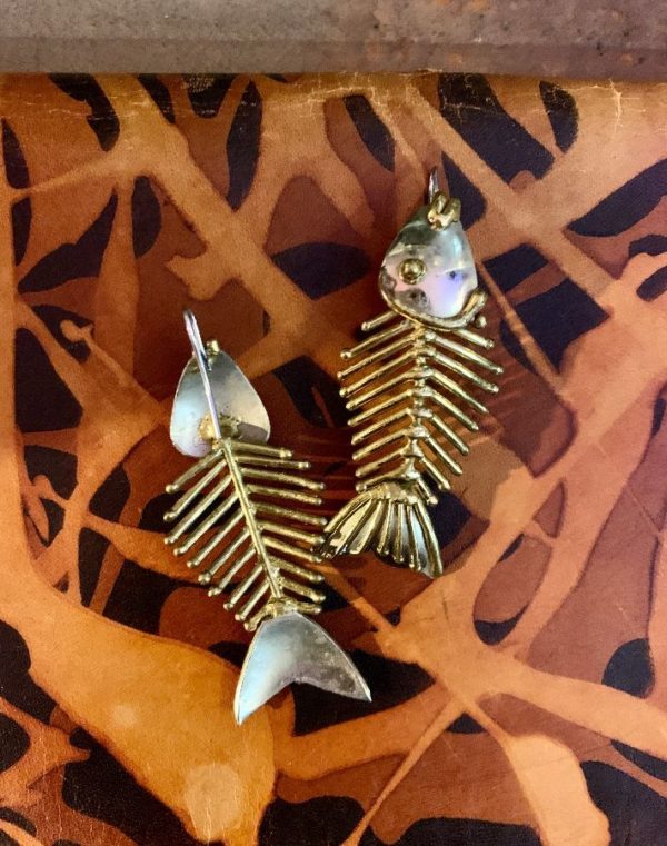 product details: 1980S TWO TONE ARTISANALLY MADE FISHBONE EARRINGS photo