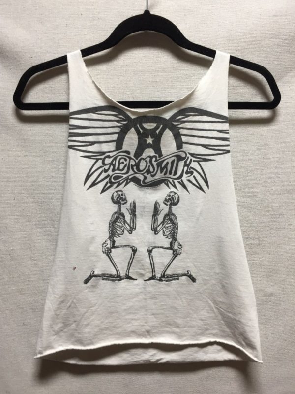 product details: AEROSMITH TWO SKELETONS PRAYING CROPPED OPEN SIDE TANK TOP photo