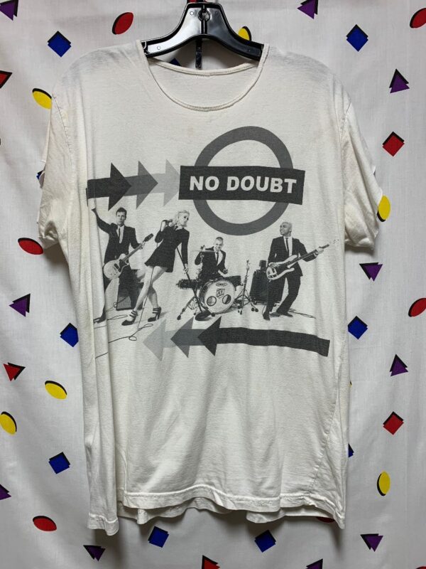 product details: NO DOUBT BAND T-SHIRT W/ THIN COLLAR CROPPED SLEEVES photo