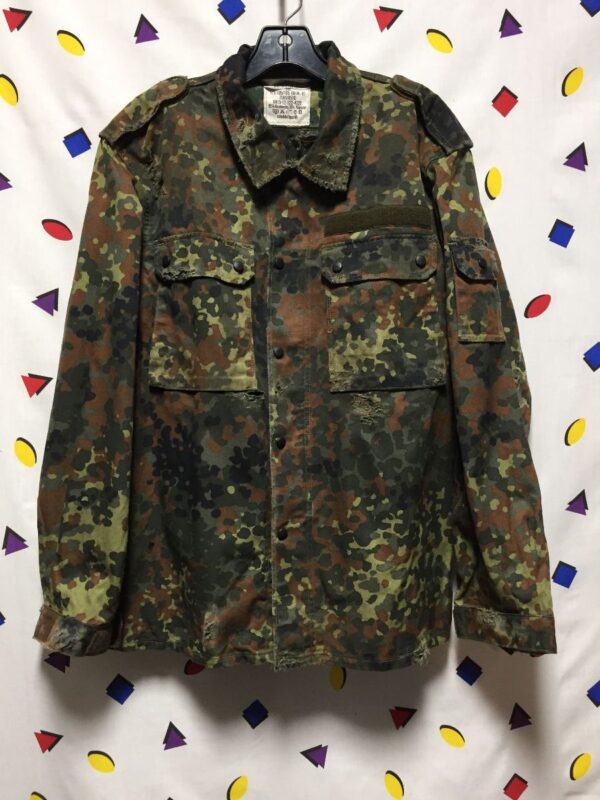 product details: THRASHED ERBSENMUSTER CAMO JACKET AS - IS photo