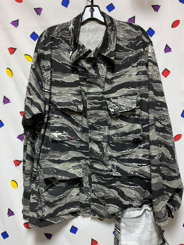 product details: RARE COTTON TIGER CAMO PRINT LIGHT WEIGHT MILITARY JACKET AS-IS photo