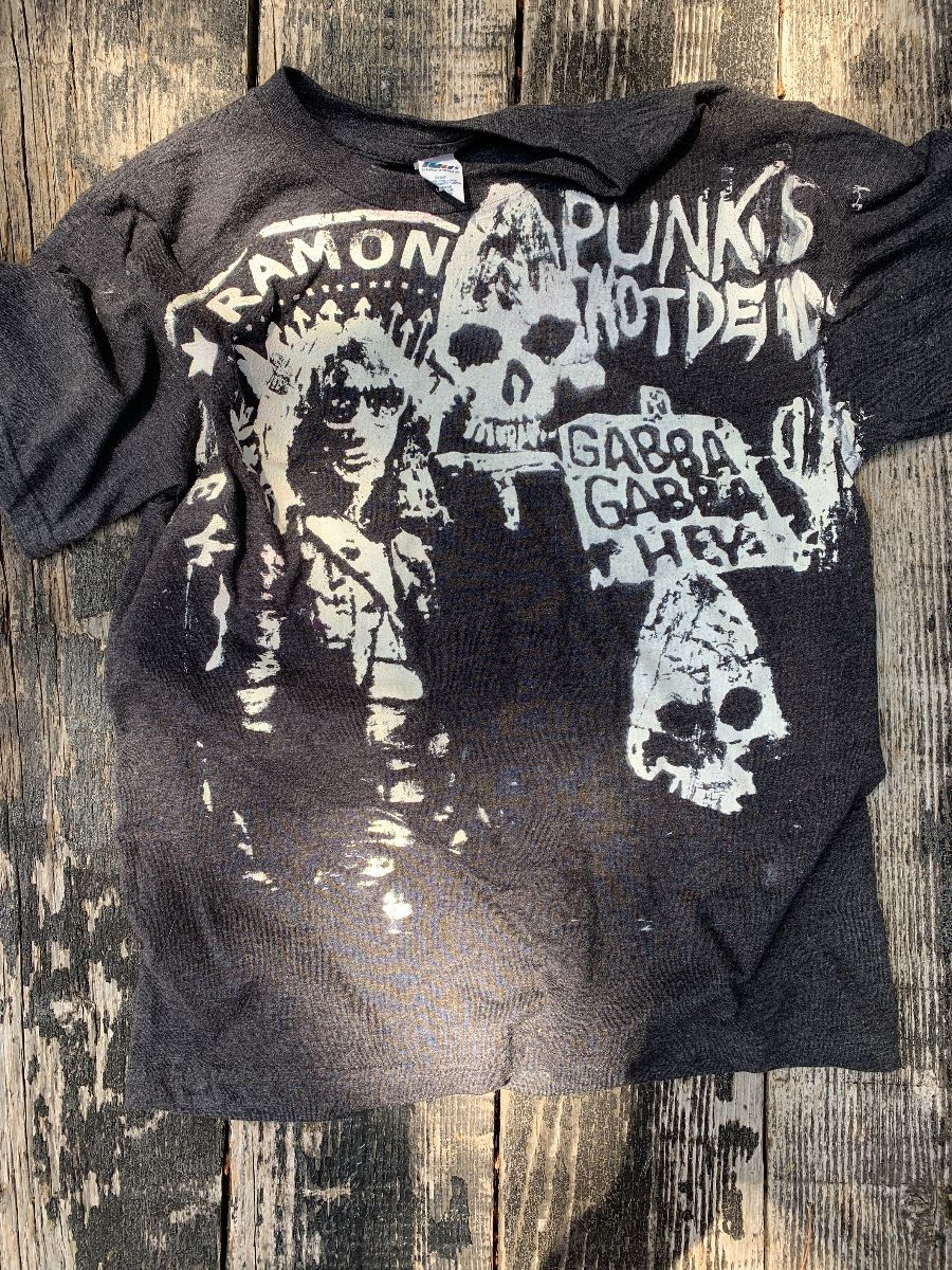 Cropped Tshirt Ramones Punk\s Not Dead Gabba Gabba Hey Classic Logo On ...