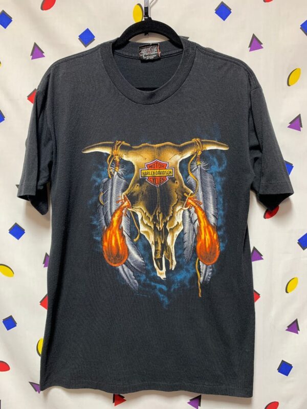 product details: HARLEY DAVIDSON T-SHIRT FLAMING CATTLE SKULL WITH FEATHERS TIED TO HORNS photo