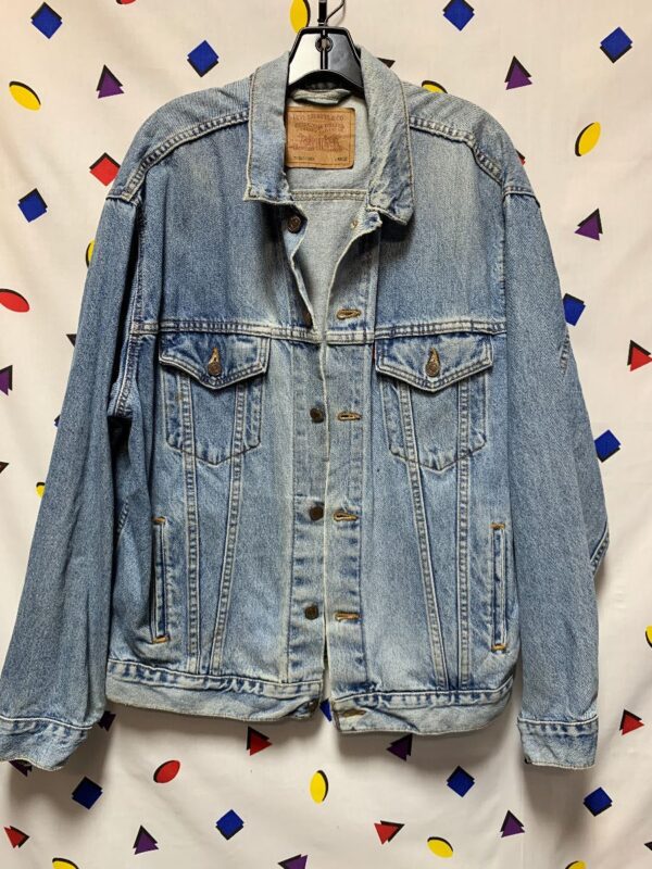 product details: CLASSIC LIGHTER WASH LEVIS DENIM TRUCKER JACKET SOFT & *DISTRESSED photo