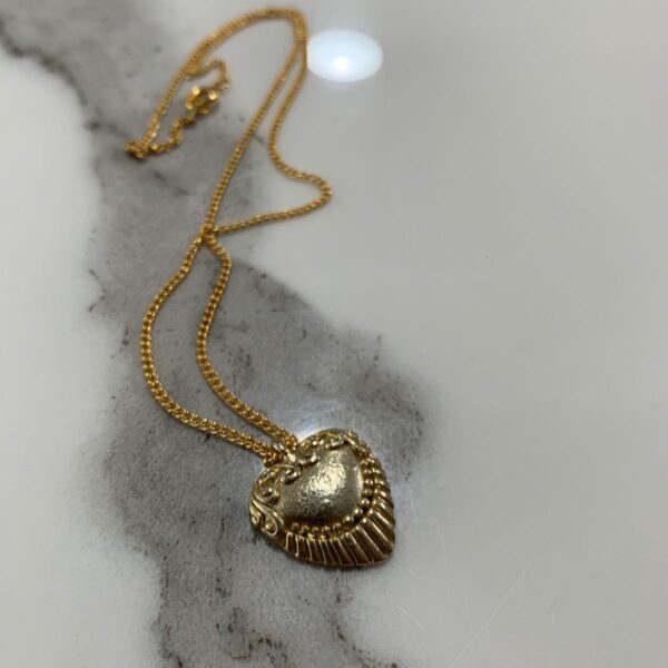 product details: VINTAGE 1980S GOLD PLATED HEART PENDANT WITH THIN CHAIN NECKLACE photo